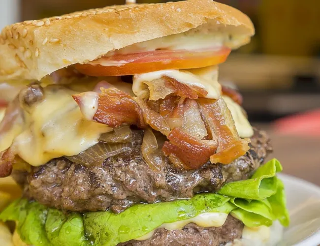 Best Santa Barbara Restaurants for a Burger