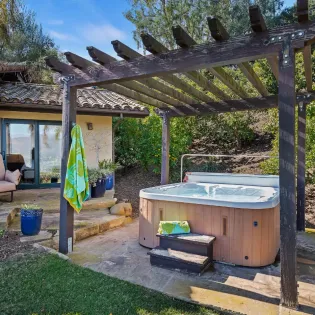 25 bajada breeze hot tub