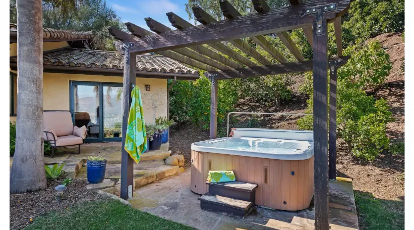 25 bajada breeze hot tub